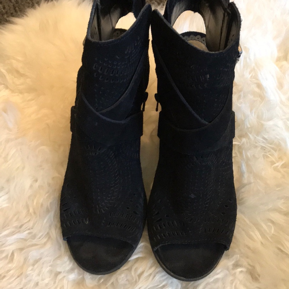 Naughty Monkey size 8 black open toe booties